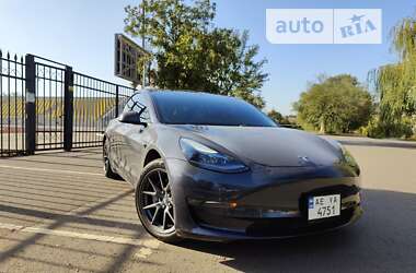 Седан Tesla Model 3 2022 в Кривом Роге