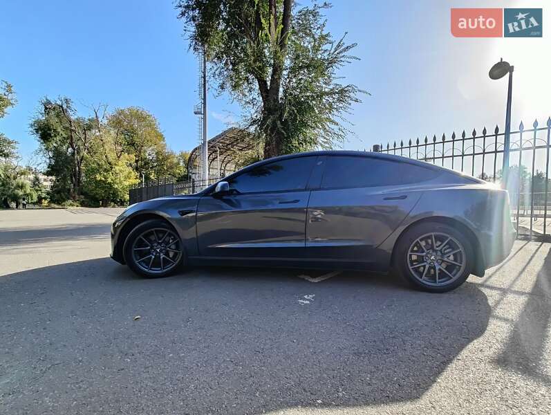 Седан Tesla Model 3 2022 в Кривом Роге