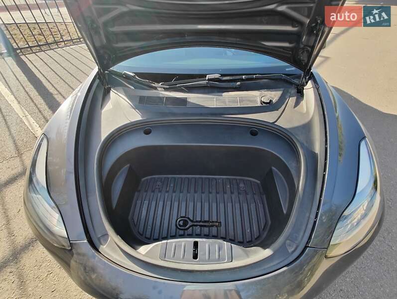 Седан Tesla Model 3 2022 в Кривом Роге