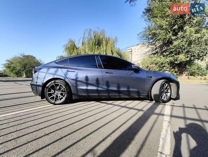 Седан Tesla Model 3 2022 в Кривом Роге