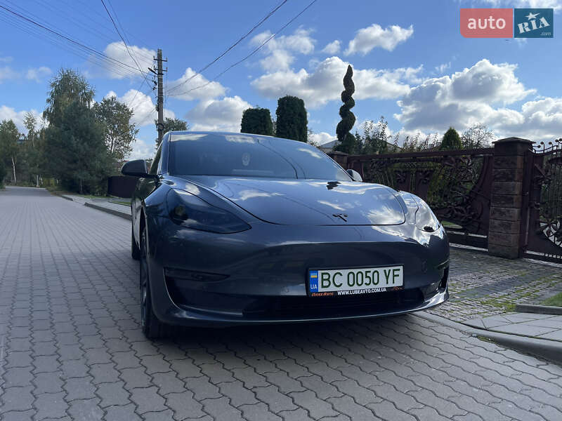 Седан Tesla Model 3 2020 в Львові