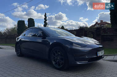 Седан Tesla Model 3 2020 в Львові