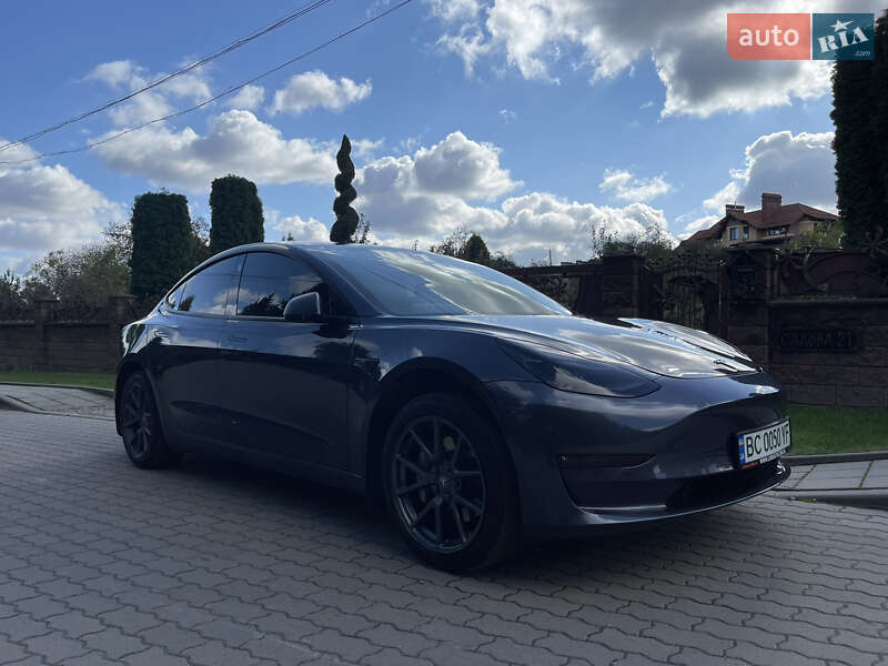 Седан Tesla Model 3 2020 в Львові
