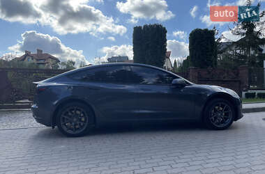Седан Tesla Model 3 2020 в Львові