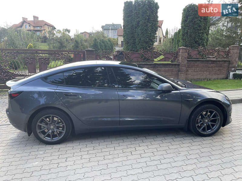Седан Tesla Model 3 2020 в Львові
