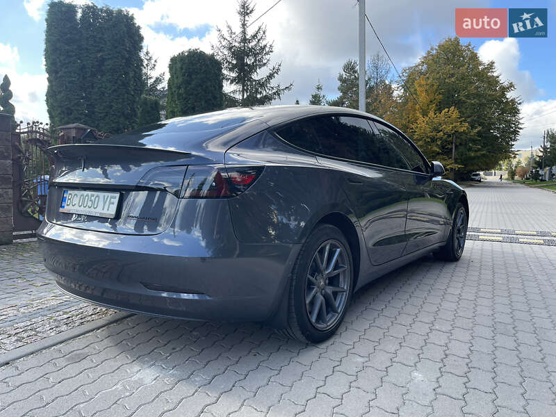 Седан Tesla Model 3 2020 в Львові