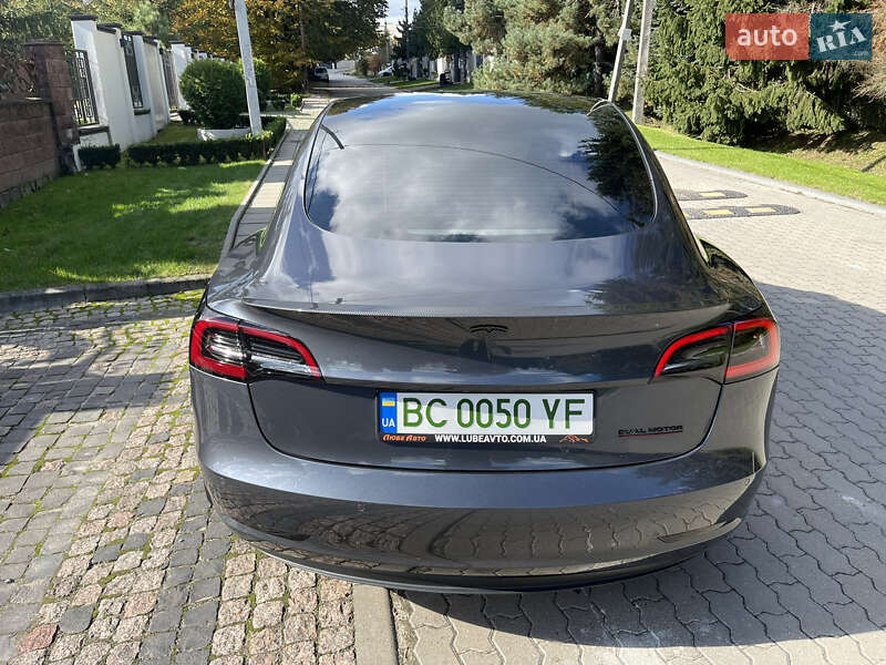 Седан Tesla Model 3 2020 в Львове