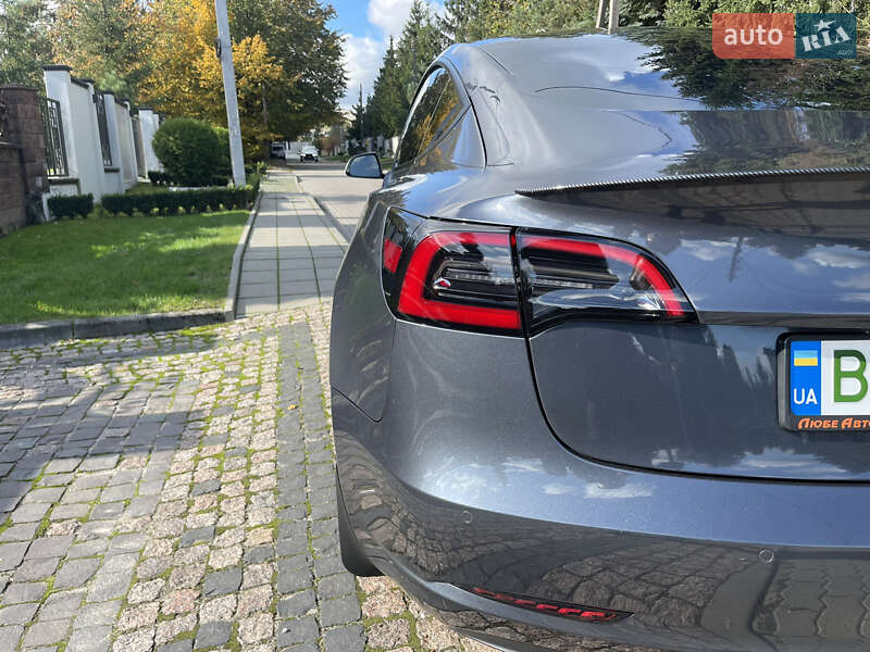 Седан Tesla Model 3 2020 в Львові