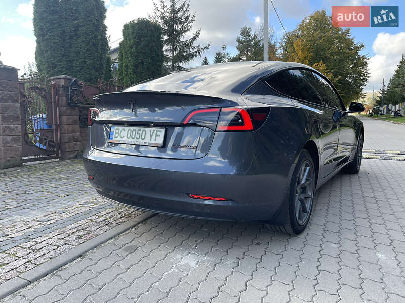 Седан Tesla Model 3 2020 в Львові
