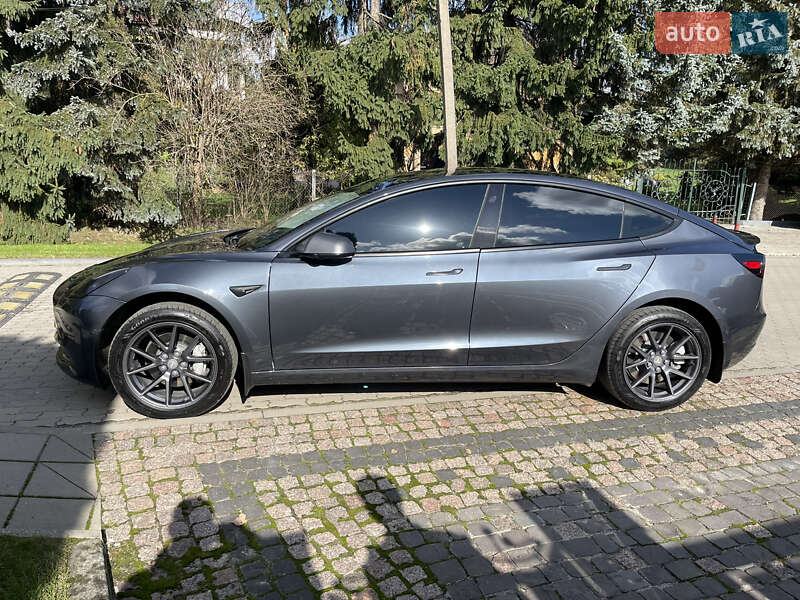Седан Tesla Model 3 2020 в Львові