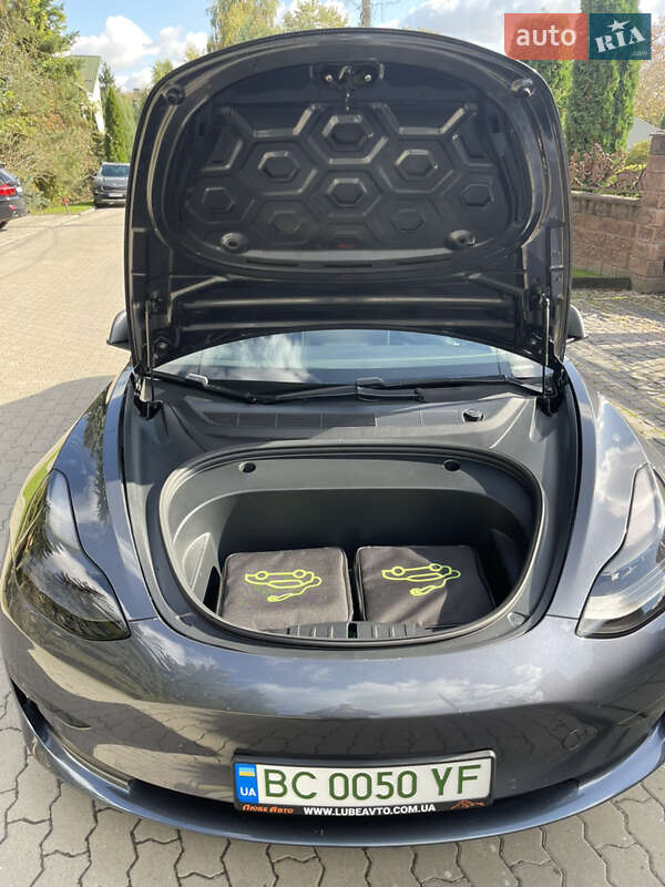 Седан Tesla Model 3 2020 в Львові