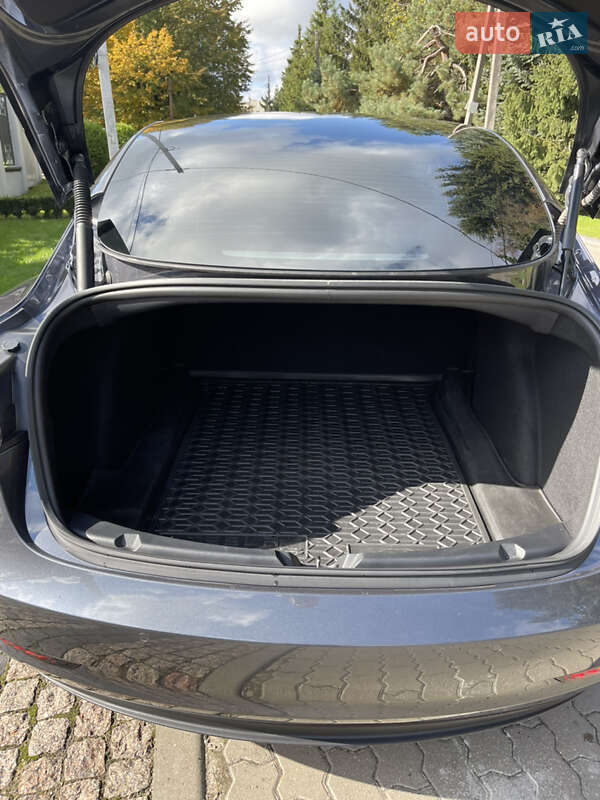 Седан Tesla Model 3 2020 в Львові