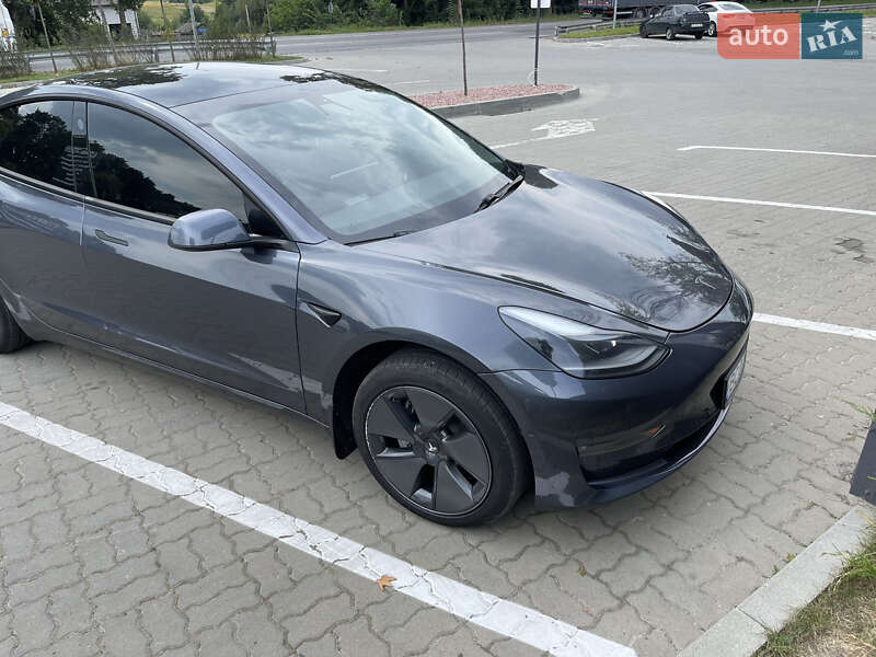 Седан Tesla Model 3 2020 в Львові