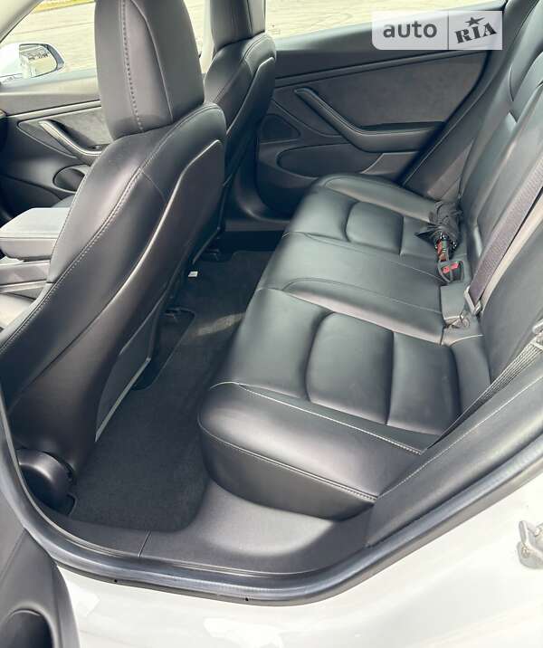 Седан Tesla Model 3 2019 в Києві
