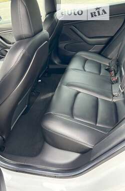 Седан Tesla Model 3 2019 в 