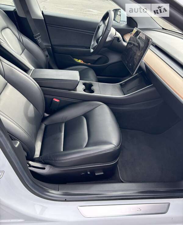 Седан Tesla Model 3 2019 в Києві
