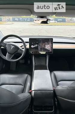 Седан Tesla Model 3 2019 в 