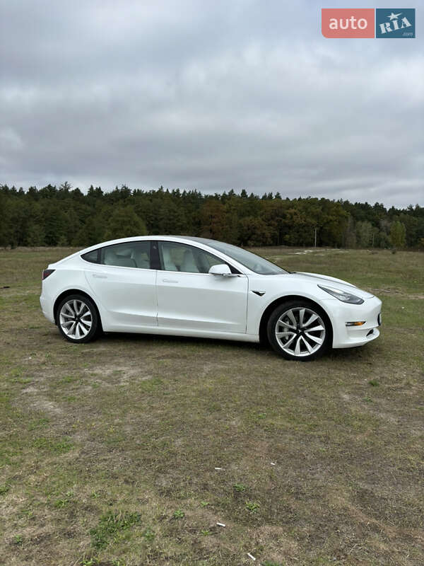 Седан Tesla Model 3 2019 в Білій Церкві