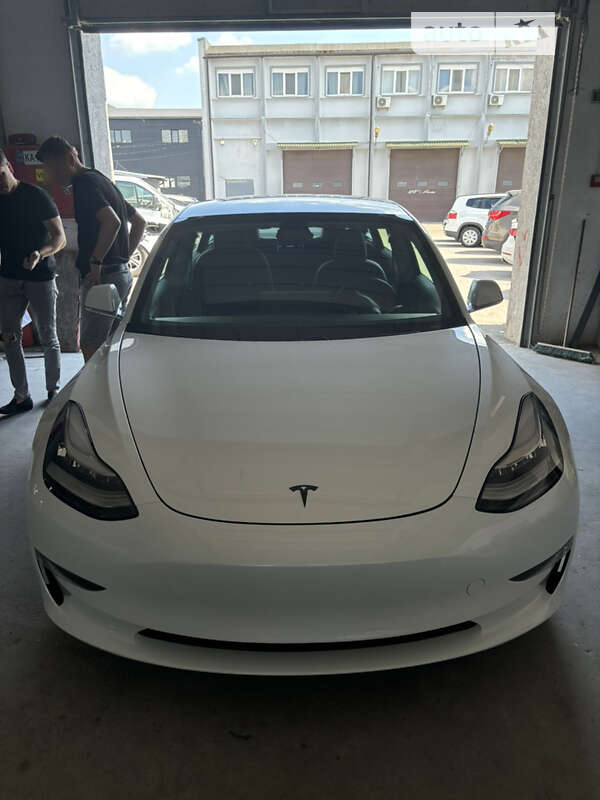 Седан Tesla Model 3 2019 в Киеве