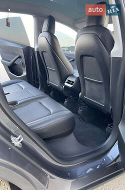 Седан Tesla Model 3 2021 в 