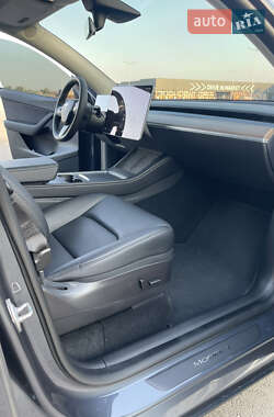 Седан Tesla Model 3 2021 в 