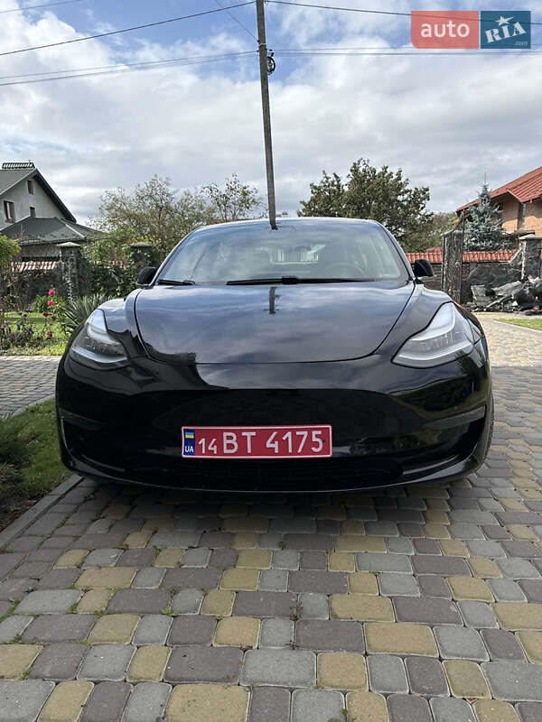 Седан Tesla Model 3 2018 в Чернигове
