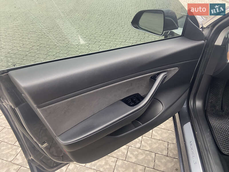 Седан Tesla Model 3 2019 в Жовтанцях