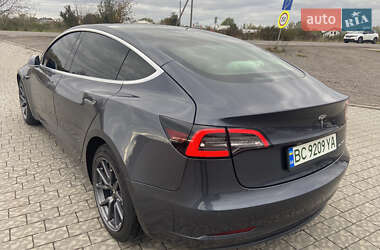Седан Tesla Model 3 2019 в Жовтанцах