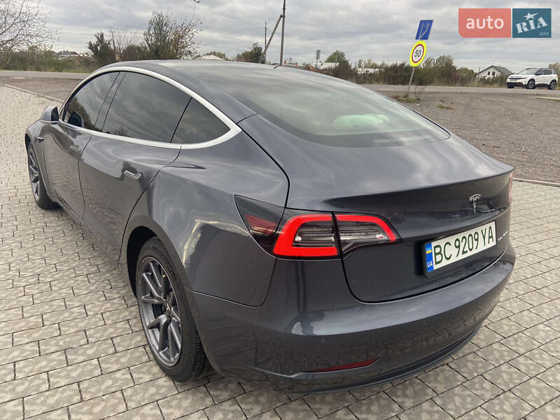 Седан Tesla Model 3 2019 в Жовтанцях