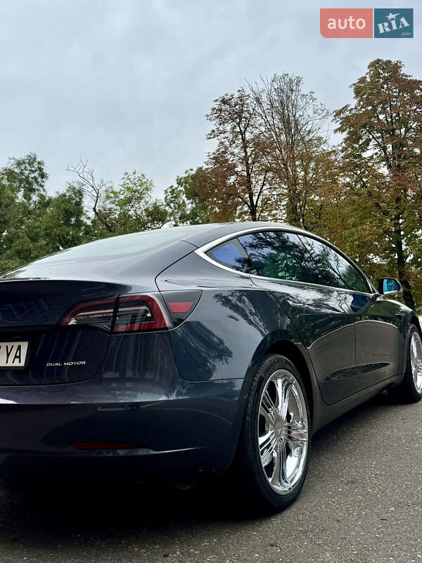 Седан Tesla Model 3 2019 в Одесі