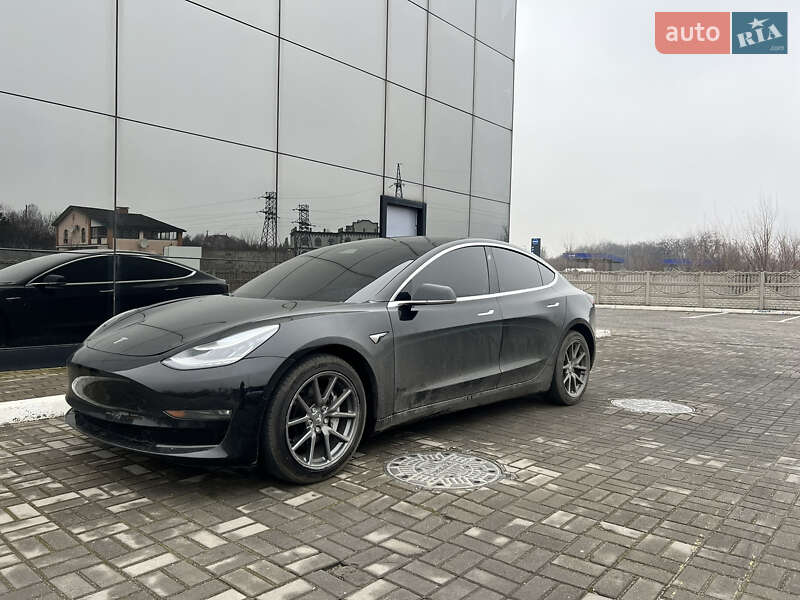 Tesla Model 3 2020