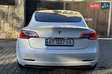 Седан Tesla Model 3 2022 в 