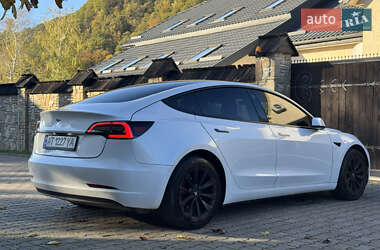 Седан Tesla Model 3 2022 в 