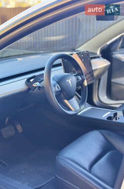 Седан Tesla Model 3 2022 в 