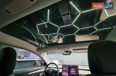 Седан Tesla Model 3 2021 в 