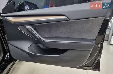 Седан Tesla Model 3 2021 в 
