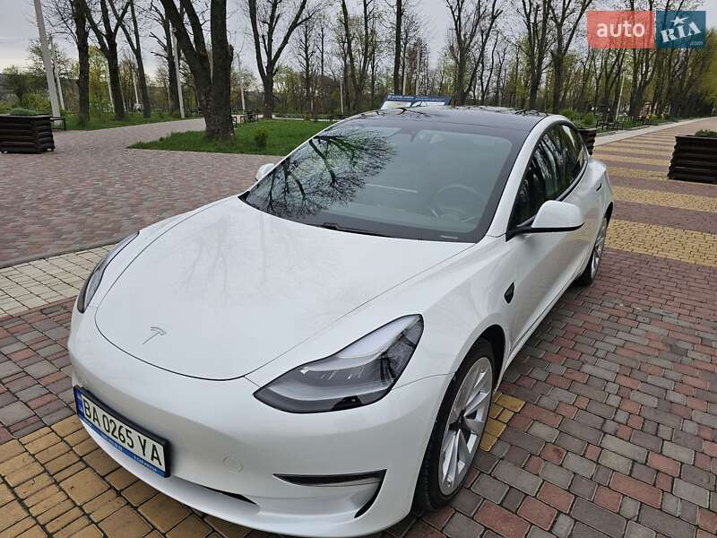 Седан Tesla Model 3 2021 в Кропивницькому