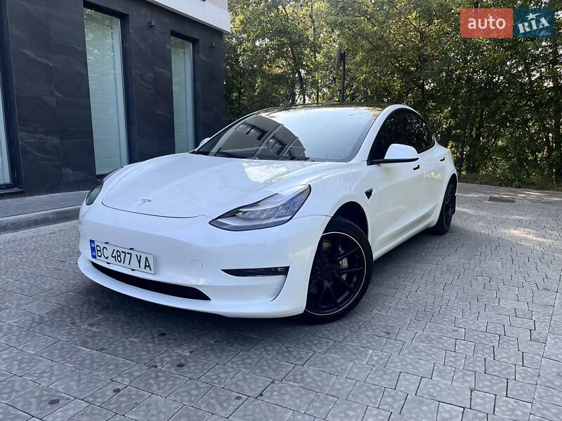 Седан Tesla Model 3 2020 в Львові