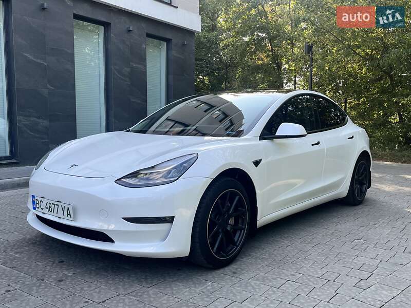 Седан Tesla Model 3 2020 в Львові