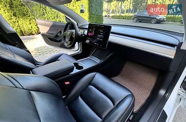 Седан Tesla Model 3 2020 в 
