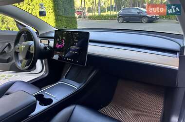 Седан Tesla Model 3 2020 в 
