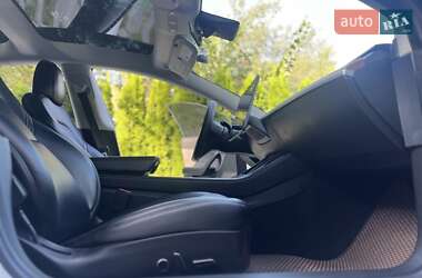 Седан Tesla Model 3 2020 в 