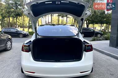 Седан Tesla Model 3 2020 в 
