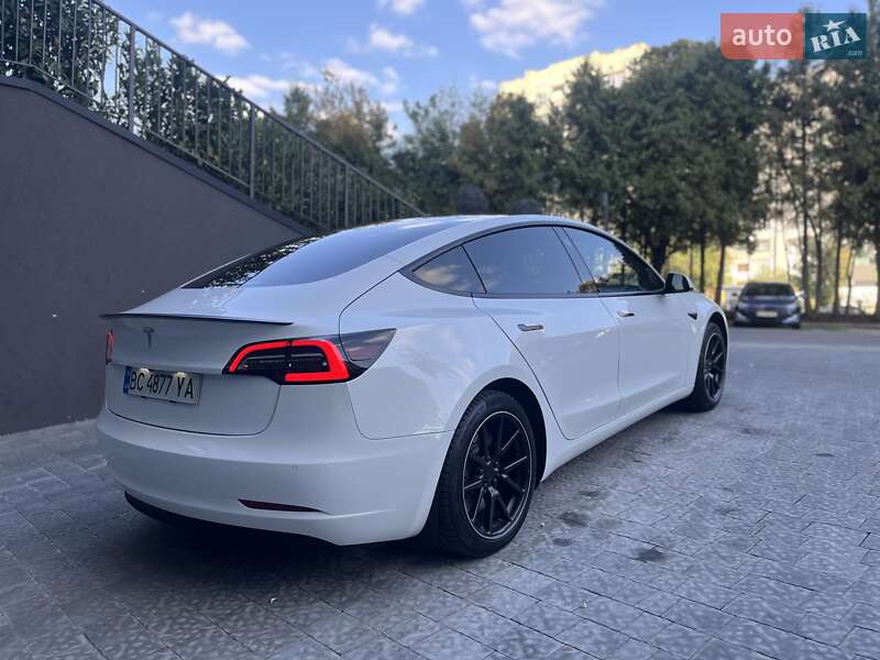 Седан Tesla Model 3 2020 в Львові