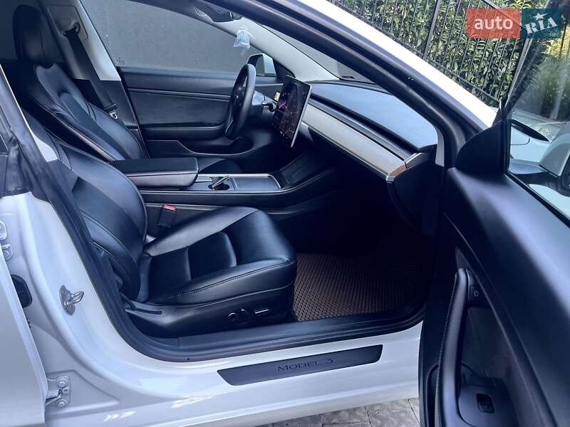 Седан Tesla Model 3 2020 в Львові