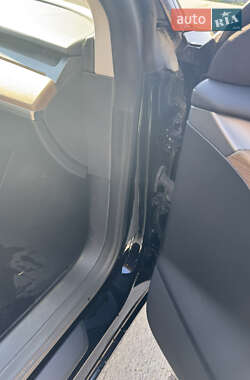 Седан Tesla Model 3 2021 в Чернівцях