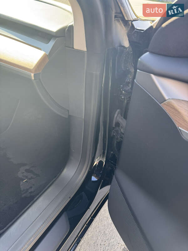 Седан Tesla Model 3 2021 в Чернівцях