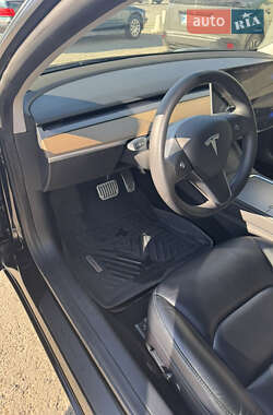 Седан Tesla Model 3 2021 в Чернівцях