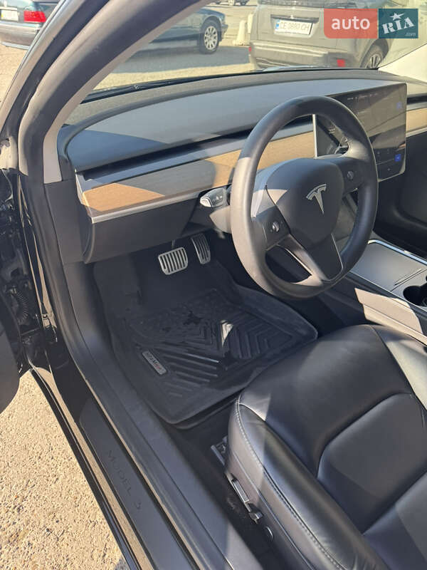 Седан Tesla Model 3 2021 в Чернівцях