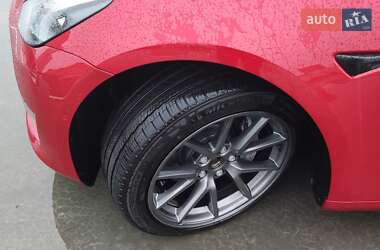Седан Tesla Model 3 2022 в 